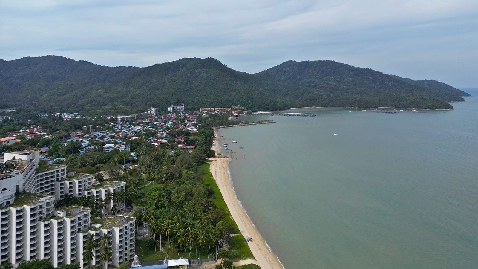 George Town vs Batu Ferringhi: Where to Stay in Penang?