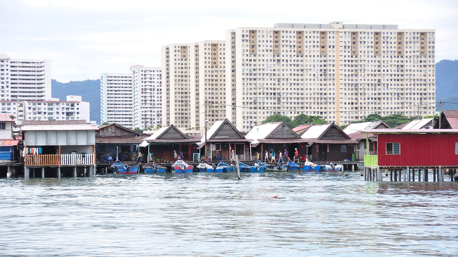 The clan jetties — waterfront stilt villages on Weld Quay