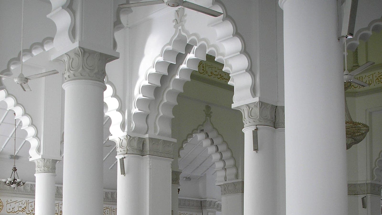 Solo Muslim Female Travel in Penang: Safety, Halal & Practical Guide
